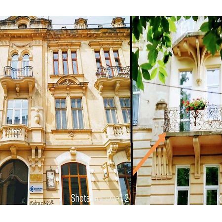 Family Apartments In Lviv Center With Balcony Buitenkant foto