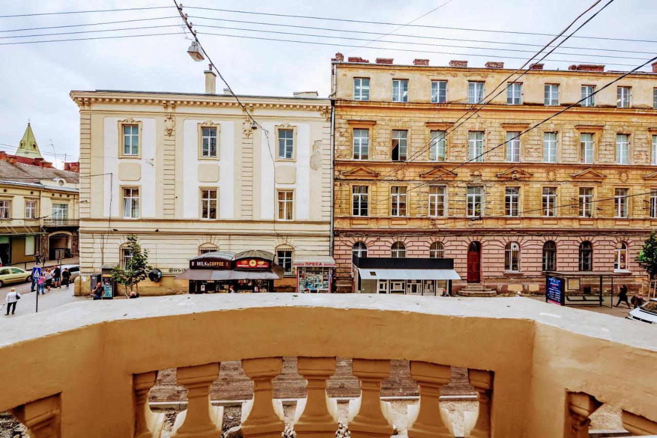 Family Apartments In Lviv Center With Balcony Buitenkant foto